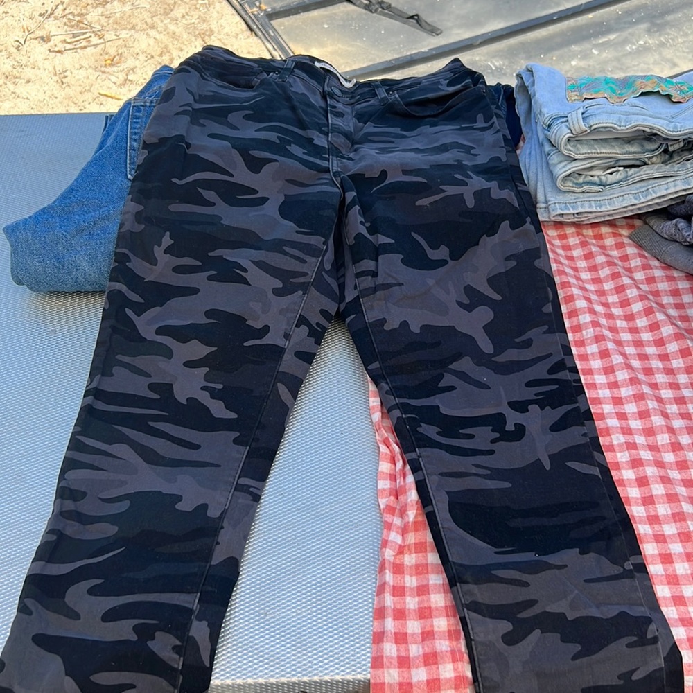 Camo print black and grey levis jeans